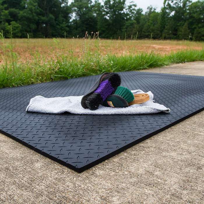 Waterproof rubber floor mats for outdoor space